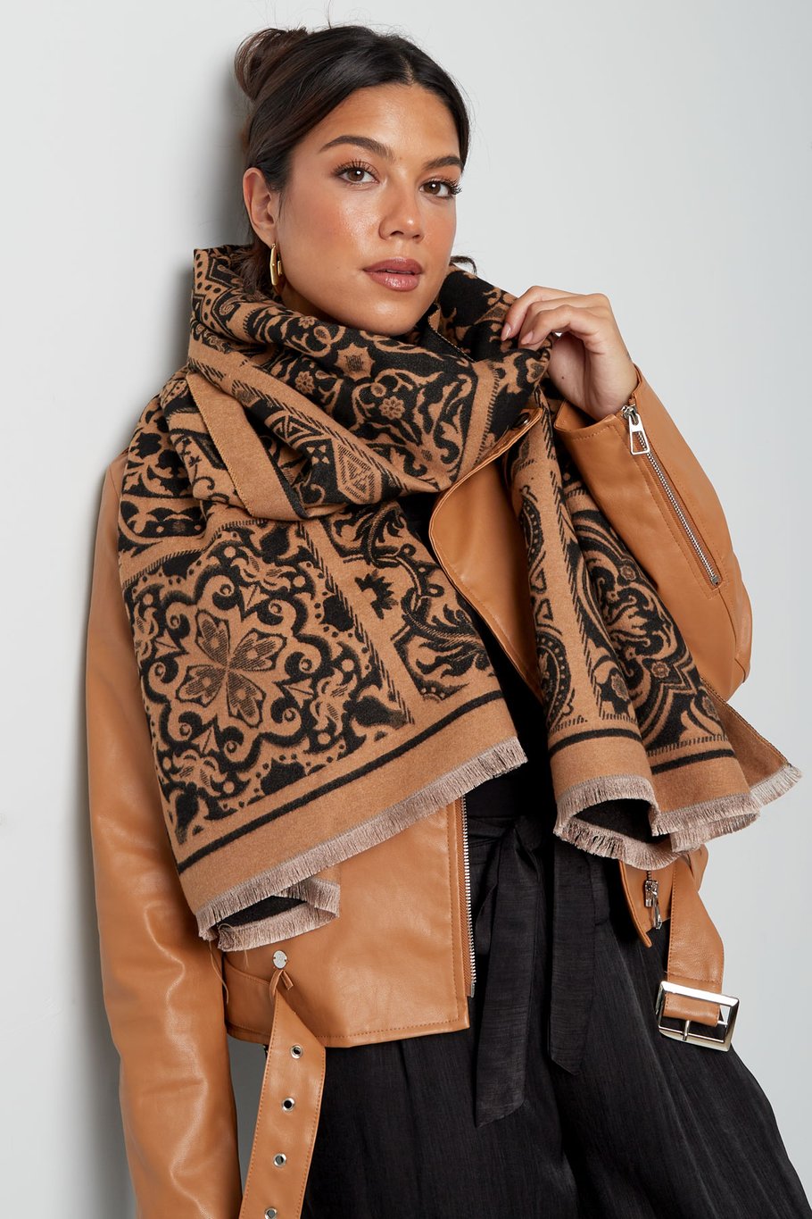 Schal mit Retro-Print - Schwarz und Weiß Bild2